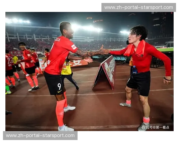 红蓝交锋的史诗记忆：恒大vs横滨，当亚洲巅峰遇上战术美学